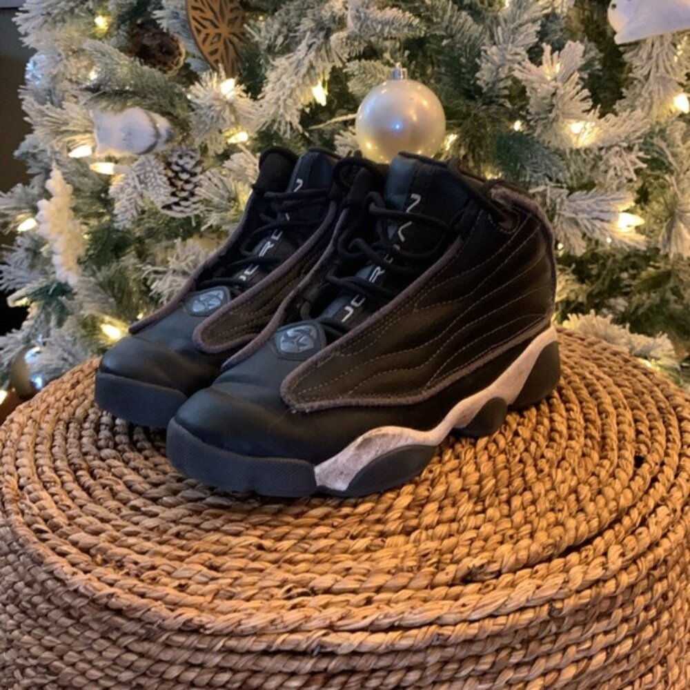 Kids JORDAN Sneaks sz 1